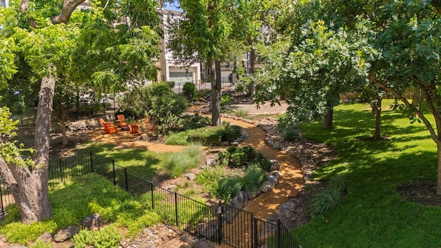 1844 Stevens Bluff Ln, Dallas, TX 75208 - view of yard