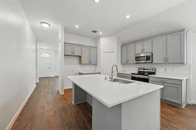6609 Adobe Cir, The Colony, TX 75056 - kitchen featuring gray cabinetry, appliances with stainless steel finishes, a sink, dark wood-style floors, and recessed lighting