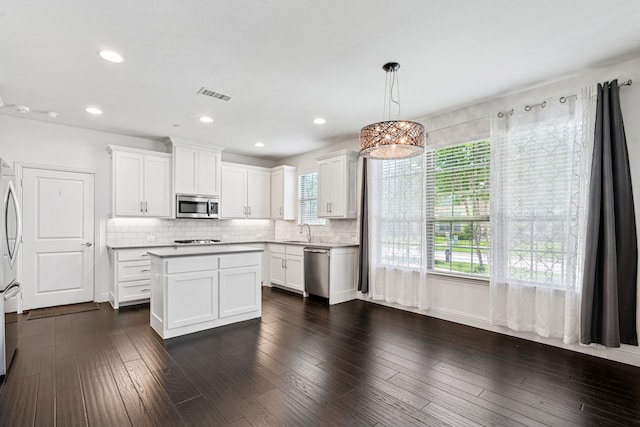 4682 Rhett Ln Unit A, Carrollton, TX 75010 - kitchen with appliances with stainless steel finishes, a sink, plenty of natural light, white cabinetry, and recessed lighting