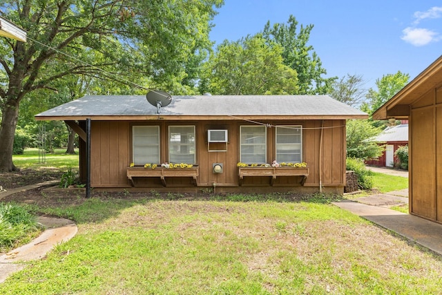 891 Lazy Acres Cir, Pottsboro, TX 75076 - view of front of home with a front lawn