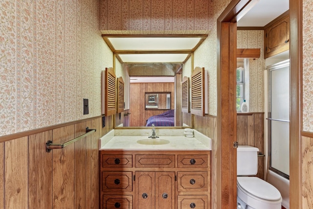 891 Lazy Acres Cir, Pottsboro, TX 75076 - ensuite bathroom with wallpapered walls, a wainscoted wall, vanity, shower / bath combination with glass door, and toilet