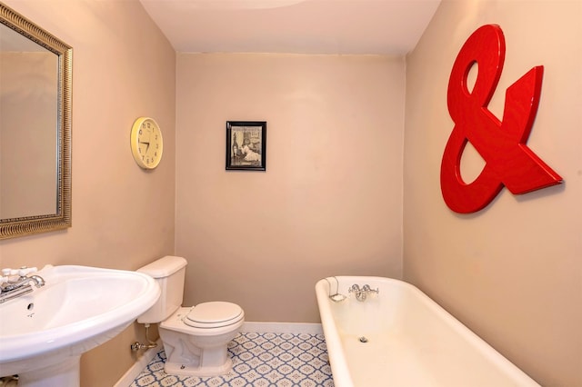 1909 Alston Ave, Fort Worth, TX 76110 - bathroom with a freestanding tub, a sink, and toilet