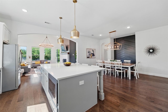506 Prairie Run, Aledo, TX 76008 - kitchen featuring appliances with stainless steel finishes, a chandelier, a kitchen island, light countertops, and recessed lighting