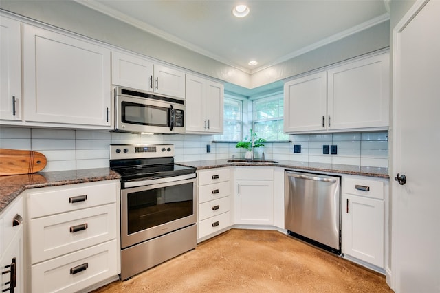 4704 N Meadow Ridge Cir, Mckinney, TX 75072 - kitchen featuring stainless steel appliances, crown molding, white cabinetry, backsplash, and dark stone counters