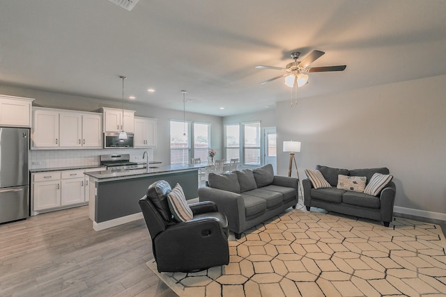 812 Holler Loop, Fort Worth, TX 76247 - living area featuring a ceiling fan, light wood finished floors, recessed lighting, and baseboards