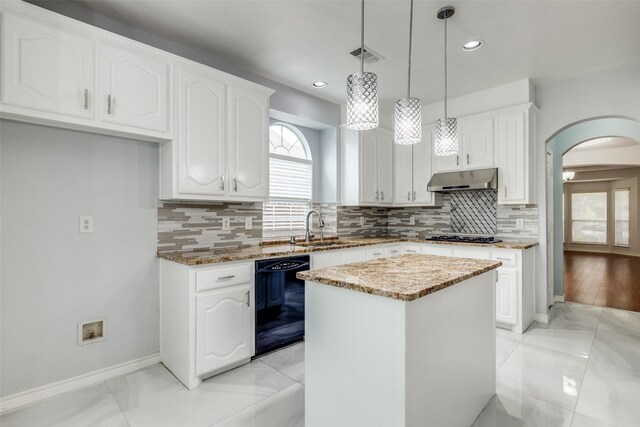 5283 W Cove Way, Grand Prairie, TX 75052 - kitchen with black appliances, a sink, arched walkways, baseboards, and under cabinet range hood