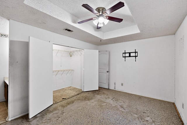 8512 Whitney Dr, White Settlement, TX 76108 - unfurnished bedroom with a raised ceiling, a ceiling fan, and a closet
