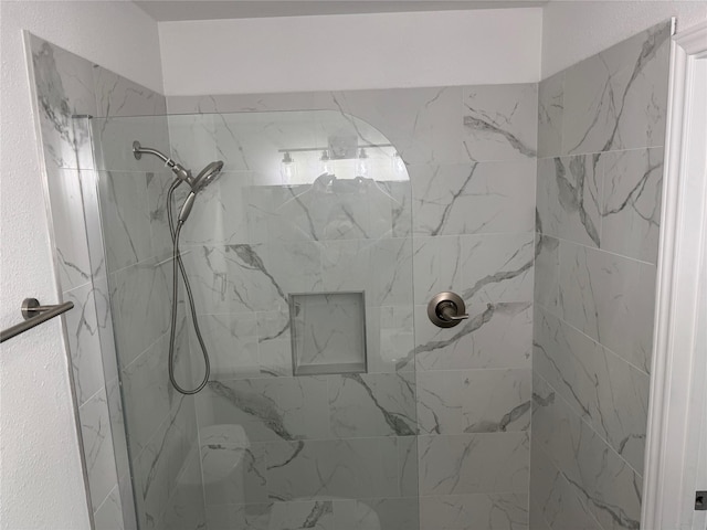 14800 Enterprise Dr Unit 17B, Farmers Branch, TX 75234 - bathroom with a tile shower
