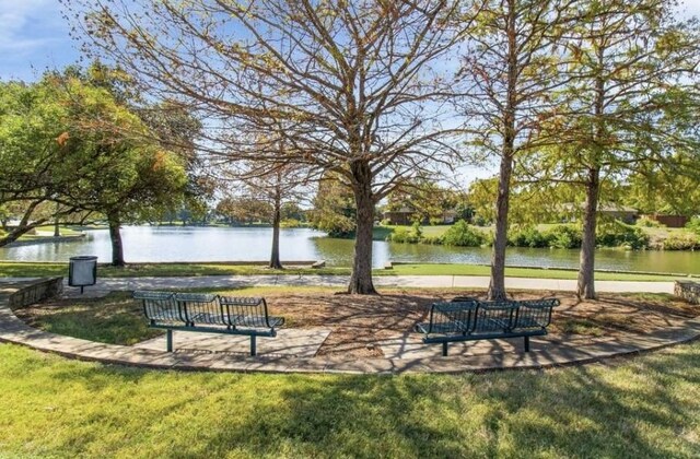 14800 Enterprise Dr Unit 17B, Farmers Branch, TX 75234 - view of home's community featuring a water view and a lawn