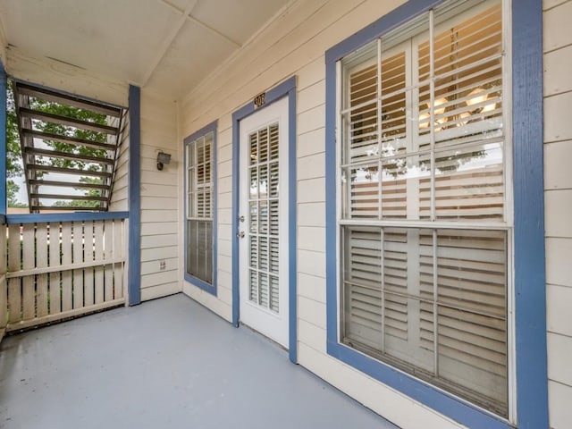 1603 Marsh Ln Unit 308, Carrollton, TX 75006 - entrance to property featuring covered porch