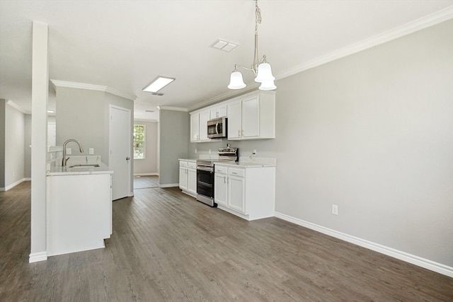 1713 Harvest Crossing Dr, Wylie, TX 75098 - kitchen with stainless steel appliances, a sink, ornamental molding, baseboards, and dark wood-style flooring