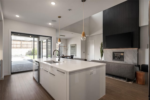 860 Baugh Dr, Allen, TX 75013 - kitchen with a sink, open floor plan, dark wood finished floors, a kitchen island with sink, and recessed lighting