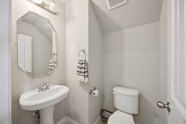 7717 Lake Worth Cv, Mckinney, TX 75071 - bathroom with toilet, vaulted ceiling, and a sink