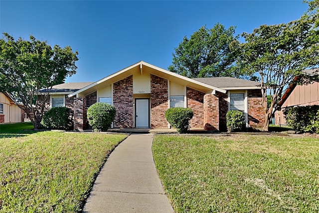 4804 Jennings Cir, The Colony, TX 75056 - mid-century home featuring a front lawn and brick siding