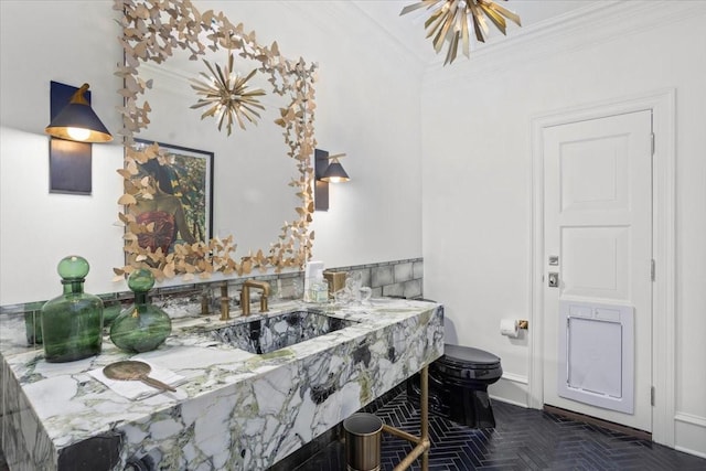 1128 Shady Oaks Ln, Westover Hills, TX 76107 - bathroom featuring a sink, crown molding, and toilet