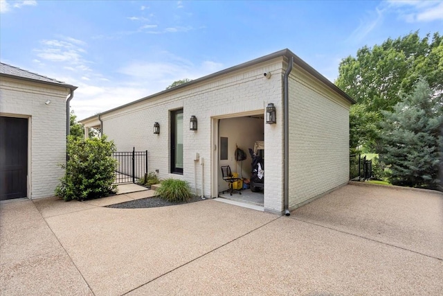 1128 Shady Oaks Ln, Westover Hills, TX 76107 - view of garage