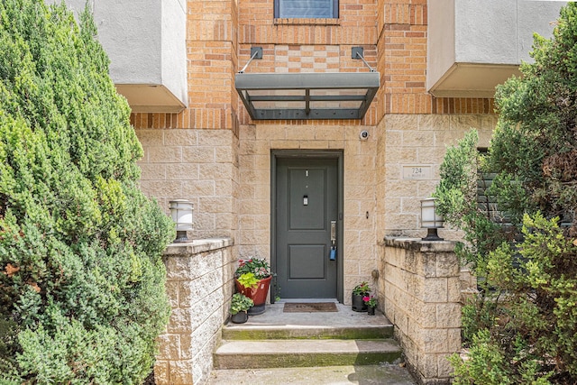724 E Bluff St, Fort Worth, TX 76102 - view of doorway to property
