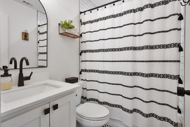 2415 Vz County Road 2624, Wills Point, TX 75169 - bathroom featuring toilet, vanity, and curtained shower