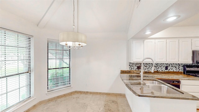 2212 Creekwood Ct, Flower Mound, TX 75028 - kitchen featuring a sink, white cabinets, decorative backsplash, dark stone countertops, and a peninsula
