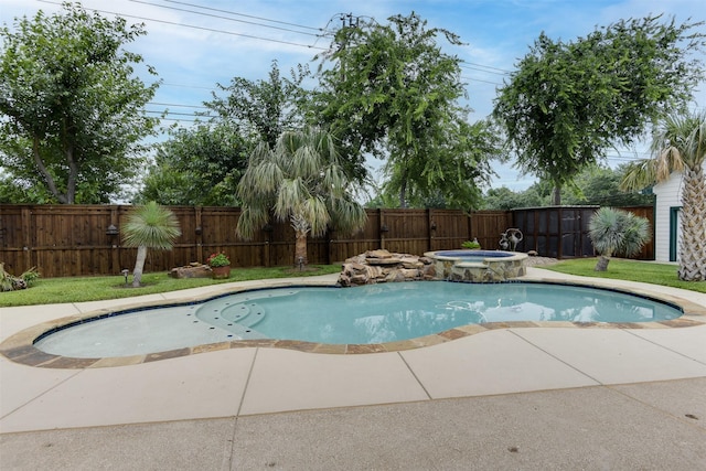520 N College St, Waxahachie, TX 75165 - view of swimming pool featuring a fenced backyard, a patio, and a pool with connected hot tub