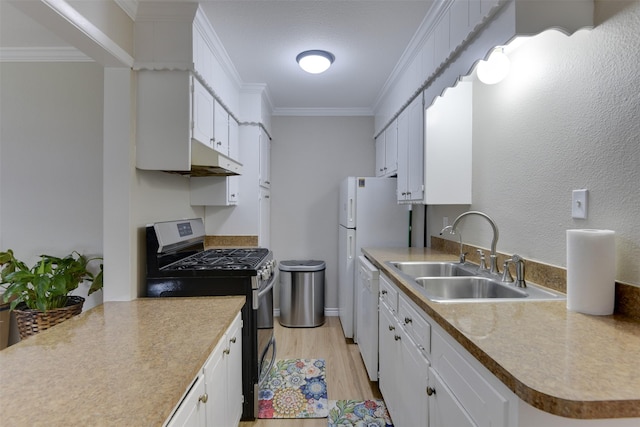 520 N College St, Waxahachie, TX 75165 - kitchen featuring gas stove, a sink, light wood-style flooring, white dishwasher, and white cabinets