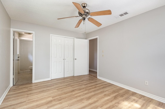 2200 Clover Park Dr, Arlington, TX 76013 - unfurnished bedroom with light wood-style flooring, a closet, ensuite bathroom, and a ceiling fan