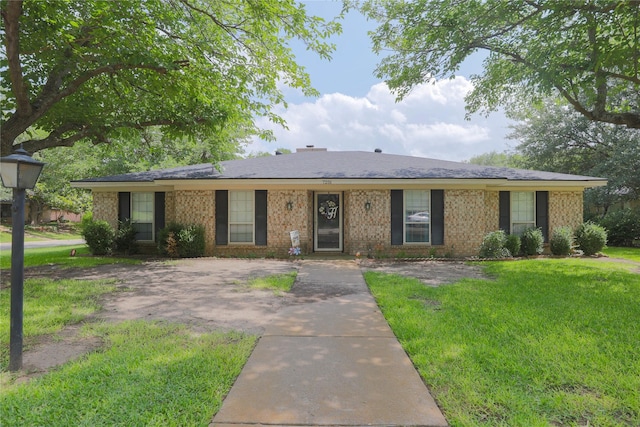 7251 Valley Dale Ct, Benbrook, TX 76116 - single story home featuring a front yard and brick siding
