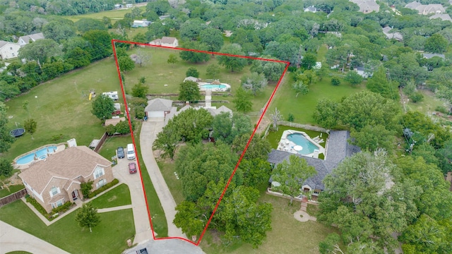 501 Valle Vista Ct, Keller, TX 76248 - aerial view of property and surrounding area with property parcel outlined and a pool