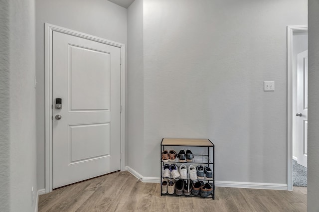 9752 New Bern Dr, Fort Worth, TX 76108 - foyer featuring wood finished floors and baseboards
