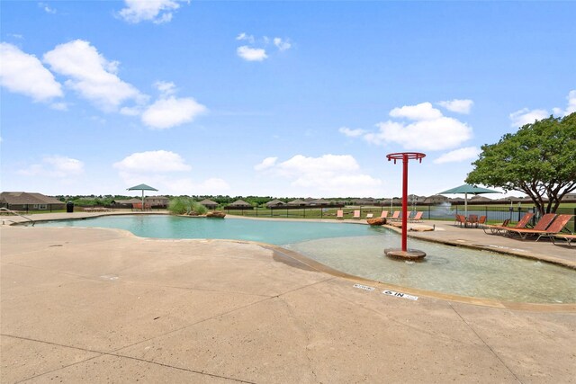 2118 Cone Flower Dr, Forney, TX 75126 - community pool with a patio area