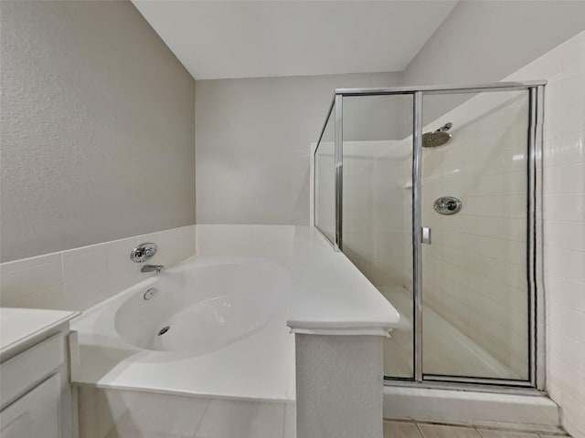 529 Covey Trl, Rockwall, TX 75087 - full bath featuring a stall shower, a bath, and vanity