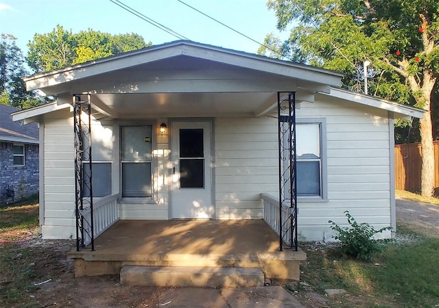 411 S Bradshaw St, Denton, TX 76205 - bungalow-style home with a wooden deck