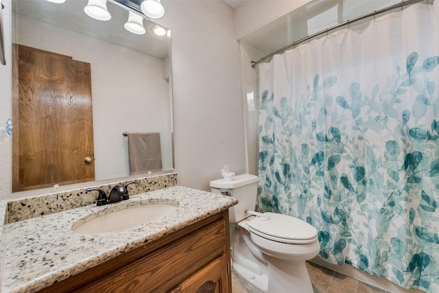 3410 Queenswood Ln, Garland, TX 75040 - full bath with vanity, toilet, and a shower with curtain