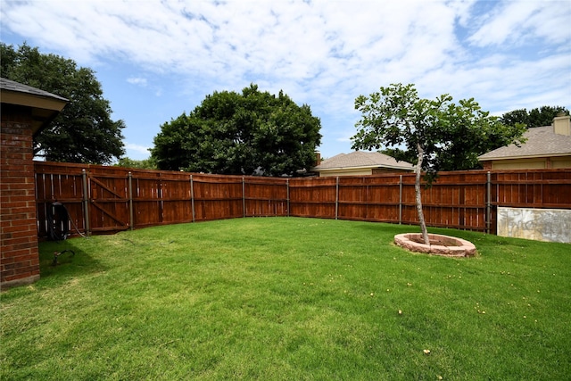 2906 Kingswood Dr, Garland, TX 75040 - view of yard