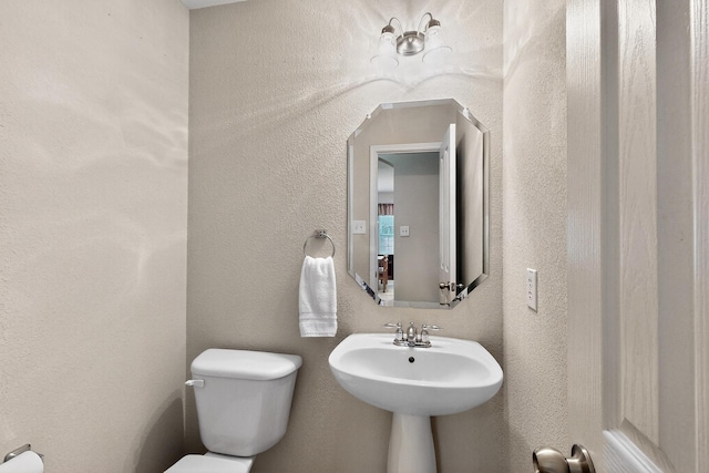 848 Ridge Point Dr, Grand Prairie, TX 75052 - bathroom featuring toilet and a textured wall