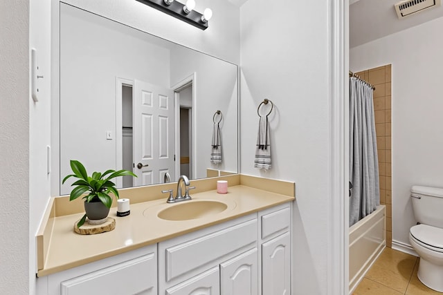 3436 Copper Point Ln, Frisco, TX 75034 - full bathroom featuring toilet, vanity, tile patterned flooring, and shower / bath combo with shower curtain