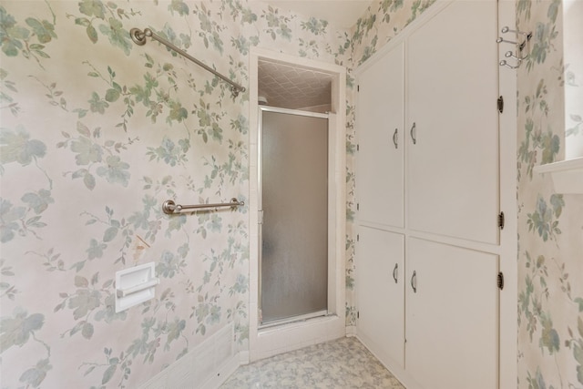 4 Waterview Pl, Richardson, TX 75080 - full bath featuring wallpapered walls and a shower stall