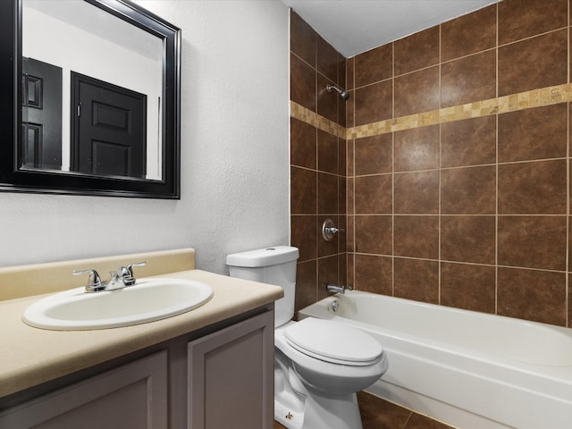 1640 Lemonwood Cir, Mesquite, TX 75149 - full bath featuring toilet, vanity,  shower combination, a textured wall, and tile patterned floors
