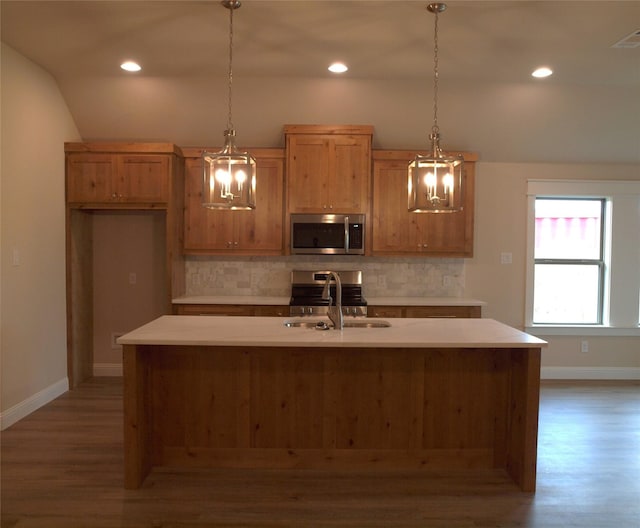 701 Raylan St, Springtown, TX 76082 - kitchen featuring stainless steel appliances, light wood-type flooring, decorative backsplash, baseboards, and recessed lighting
