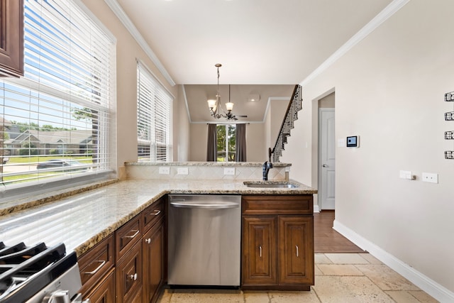 7603 Cousteau Dr, Rowlett, TX 75088 - kitchen featuring stainless steel appliances, baseboards, a chandelier, a sink, and crown molding