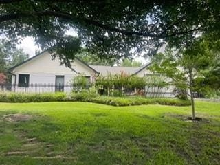 2510 Plumdale Dr, Carrollton, TX 75006 - view of grassy yard