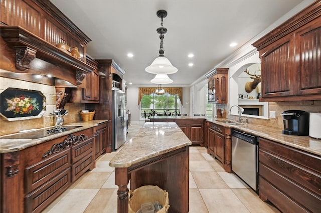 175 Robnett Rd, Waxahachie, TX 75165 - kitchen featuring stainless steel appliances, a sink, a kitchen island, backsplash, and recessed lighting