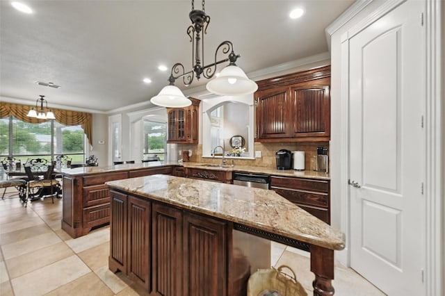 175 Robnett Rd, Waxahachie, TX 75165 - kitchen featuring a kitchen island, a sink, a chandelier, a peninsula, and recessed lighting