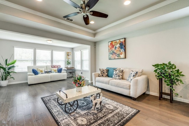 7812 Gulf Breeze Ln, Frisco, TX 75036 - living area featuring crown molding, baseboards, wood finished floors, recessed lighting, and a ceiling fan