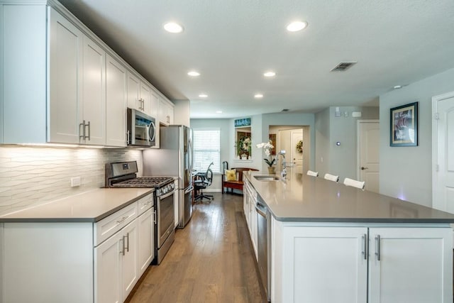 7812 Gulf Breeze Ln, Frisco, TX 75036 - kitchen with appliances with stainless steel finishes, a sink, recessed lighting, a large island, and backsplash