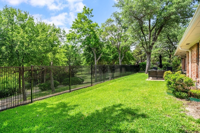 6737 Lake Shore Dr, Garland, TX 75044 - view of yard