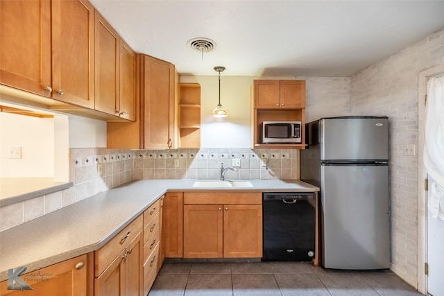 25 Spears Cir, Abilene, TX 79601 - kitchen with stainless steel appliances, a sink, open shelves, and decorative backsplash