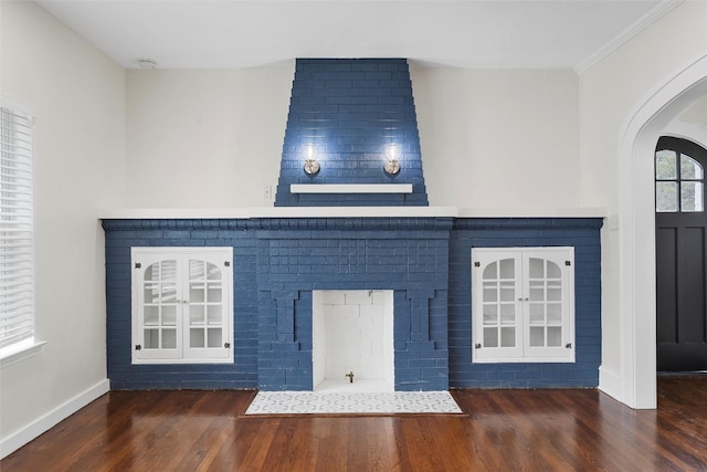 1608 N 17th St, Waco, TX 76707 - detailed view of arched walkways, wood finished floors, and baseboards