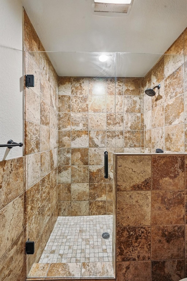 1908 Rutherford Ln, Arlington, TX 76014 - full bathroom featuring a stall shower