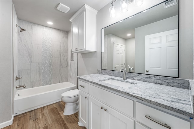 915 Comanche Cove Dr, Granbury, TX 76048 - bathroom with wood finished floors, toilet, vanity,  shower combination, and recessed lighting